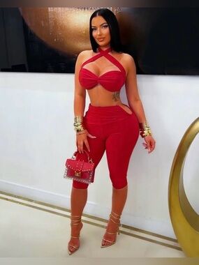 Red Crisscross Crop Top & High-Waist Capri Pants Set - Women